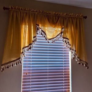 Valance, color gold , silk VGC.